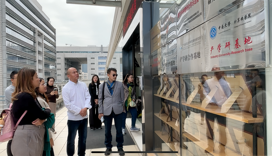 泰國(guó)高校參訪團(tuán)到訪海?？萍紖⒂^交流 (2).png