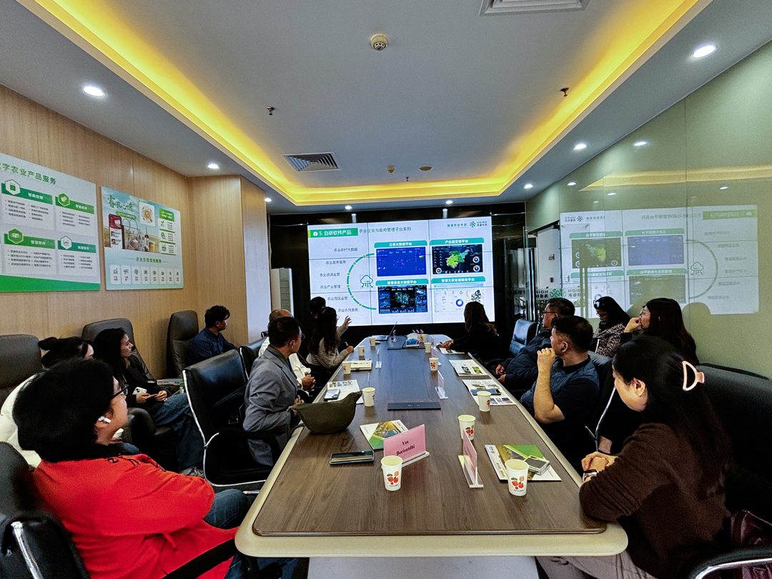 泰國(guó)高校參訪團(tuán)到訪海睿科技參觀交流 (1).jpg