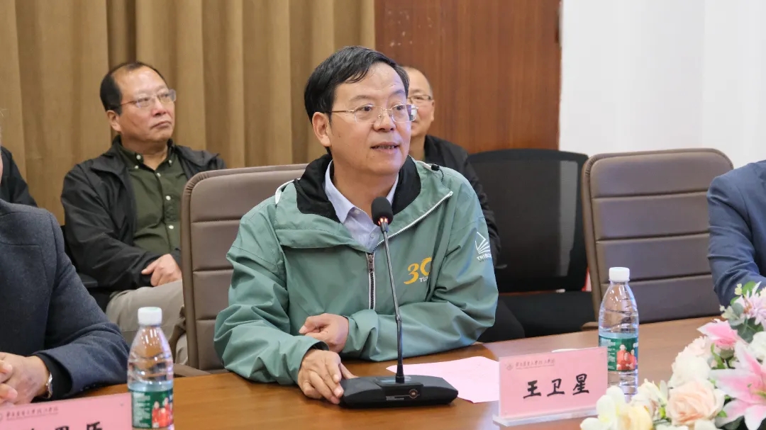 華珠舉行人工智能學(xué)院科技小院揭牌儀式3.jpg 華珠舉行人工智能學(xué)院科技小院揭牌儀式3.jpg